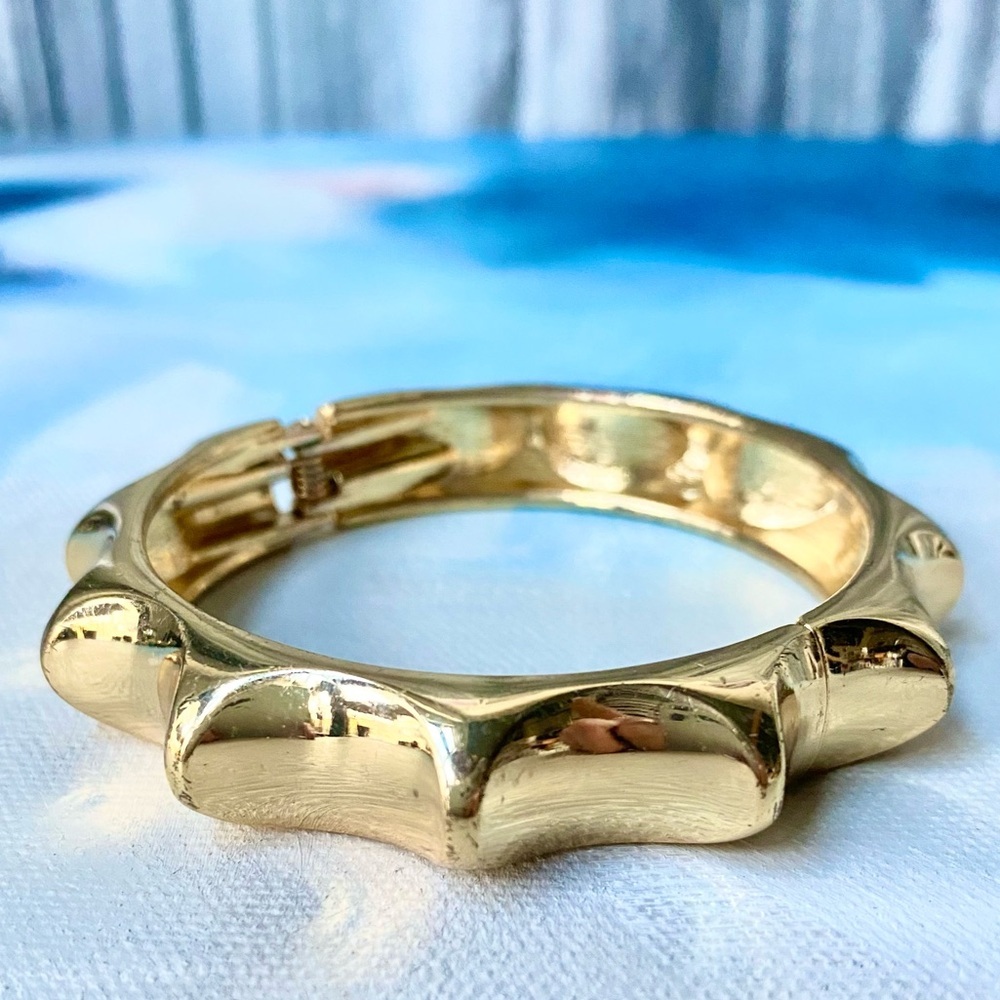 Chunky Gold Tone Bamboo Hinged Metal Bangle Bracelet - Picture 7 of 7